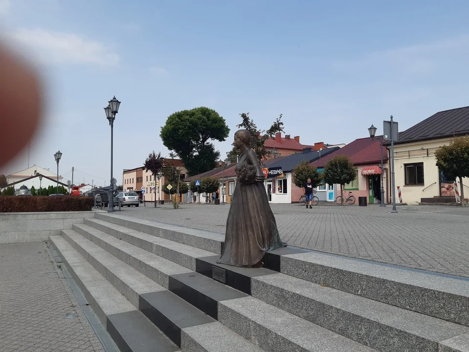 Upał w Kocku. Księżna Jabłonowska piecze się na słońcu (zdjęcia) - Zdjęcie główne