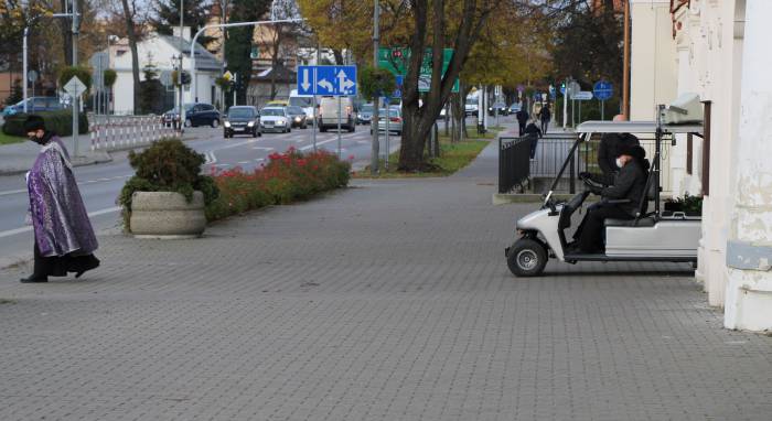 Lubartów: Właściciele zakładów pogrzebowych: W szpitalu reklamują naszą konkurencję! Szpital: To nieprawda - Zdjęcie główne