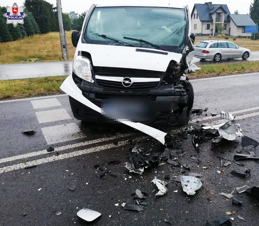 Powiat lubartowski: Zjechał na przeciwny pas i uderzył w inne auto. Dwie osoby w szpitalu - Zdjęcie główne