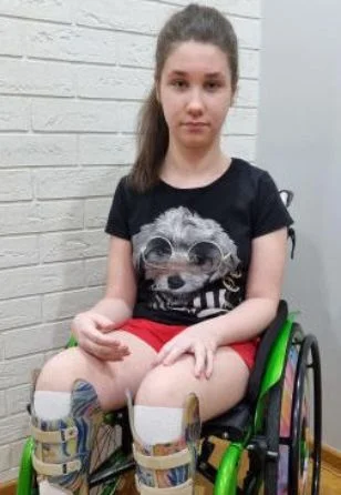 Ada z Parczewa musi przejść operację, aby nie trafić na wózek inwalidzki. Można pomóc  - Zdjęcie główne