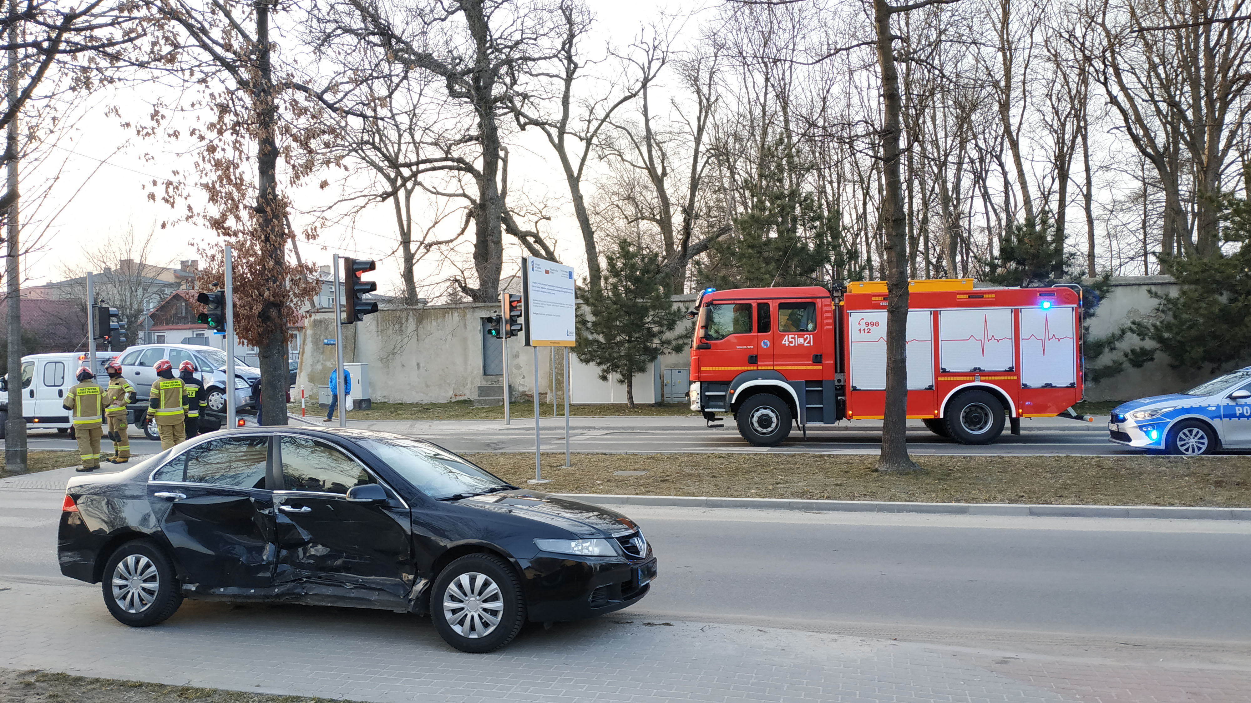 Zderzenie na skrzyżowaniu Powstańców Warszawy i Al. Tysiąclecia w Lubartowie - Zdjęcie główne