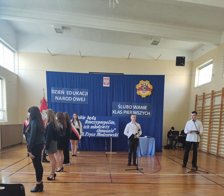 Dzień Edukacji Narodowej i ślubowanie klas pierwszych w RCEZ w Lubartowie - Zdjęcie główne