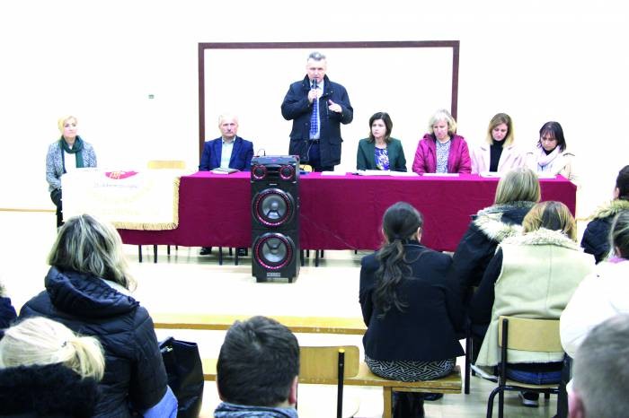 Burmistrz kontratakuje! Celuje w nauczycieli, broni urzędników - Zdjęcie główne