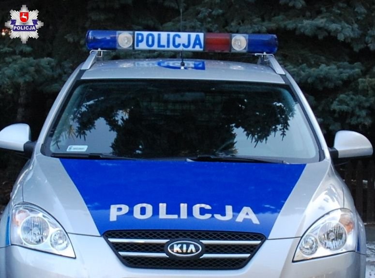 Wpadła w poślizg, wjechała do rowu i dachowała - Zdjęcie główne