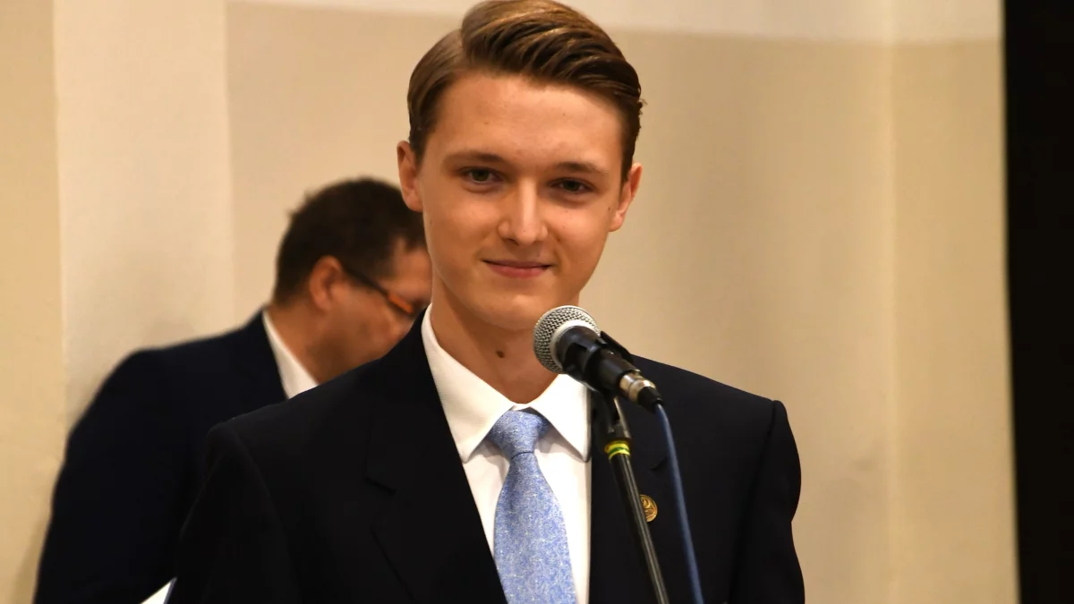 Bartosz Guz z  II LO z nagrodą za recytację - Zdjęcie główne