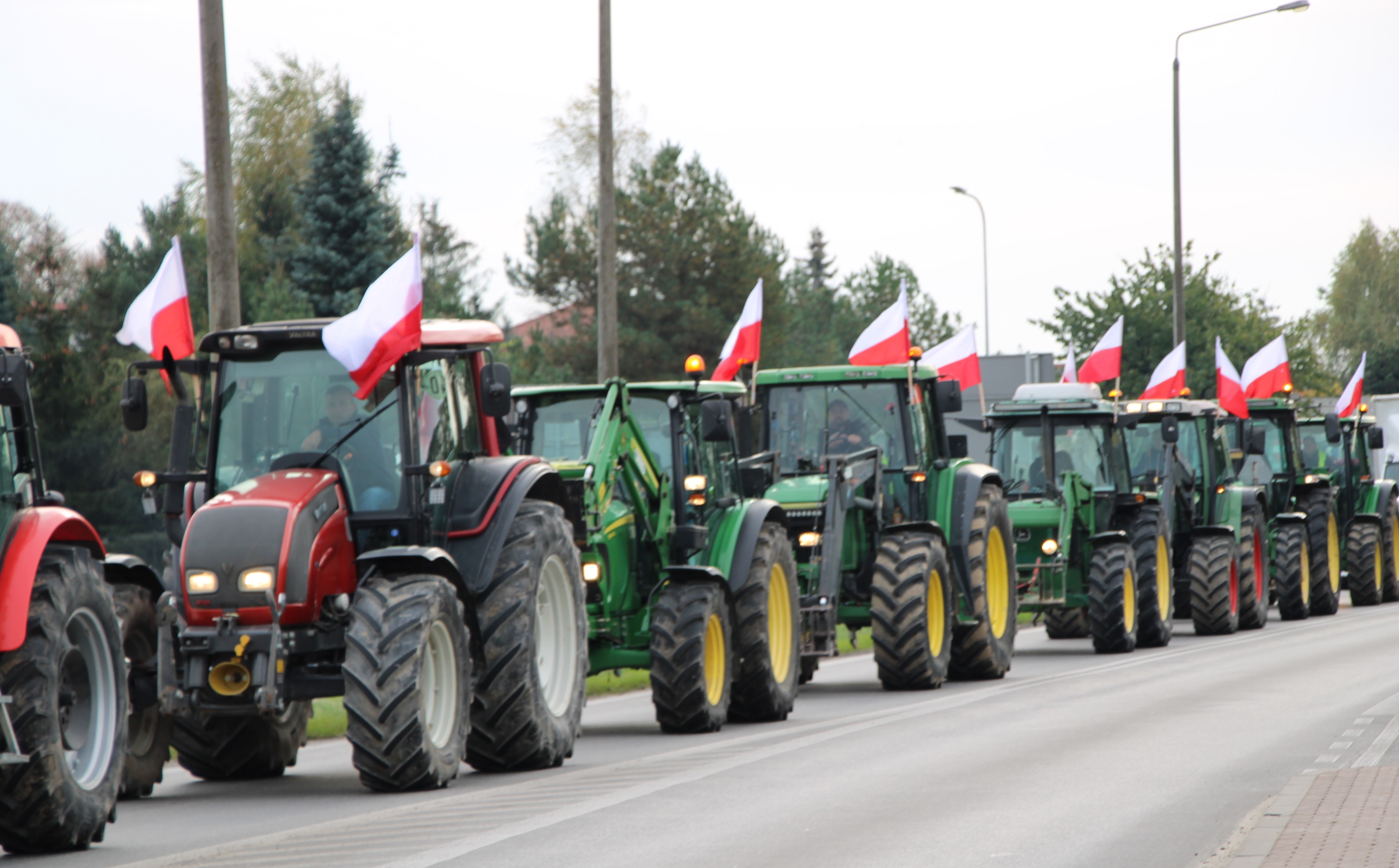 O 10 nadjechał konwój ciągników