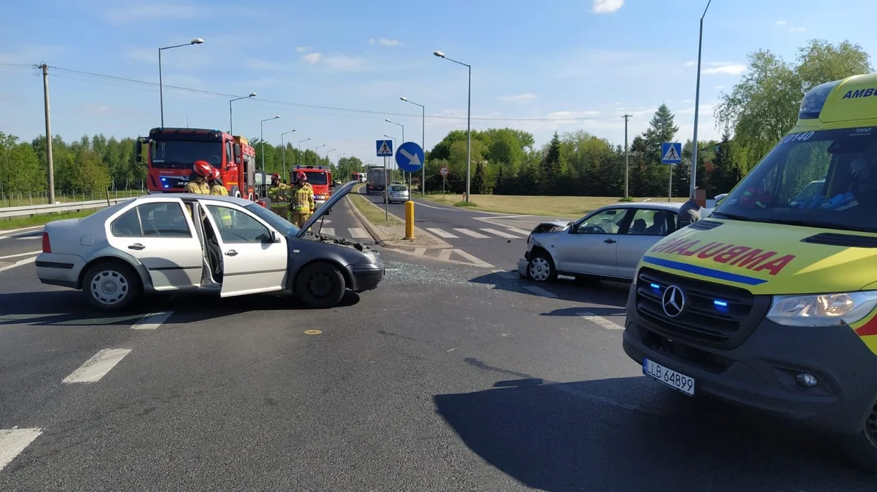 Zderzenie na odwodnicy w Lubartowie. Jedna osoba poszkodowana - Zdjęcie główne