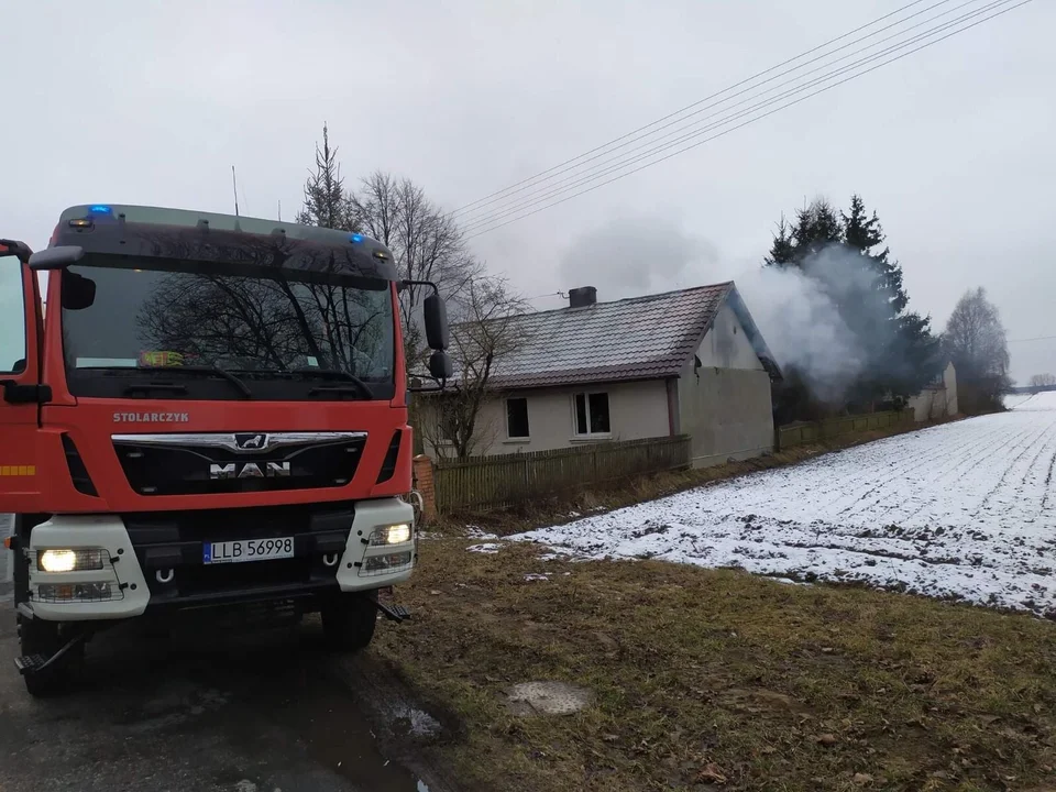 Pożar w Cegielni w gminie Ostrówek. Budynek nie nadaje się do dalszego użykowania - Zdjęcie główne