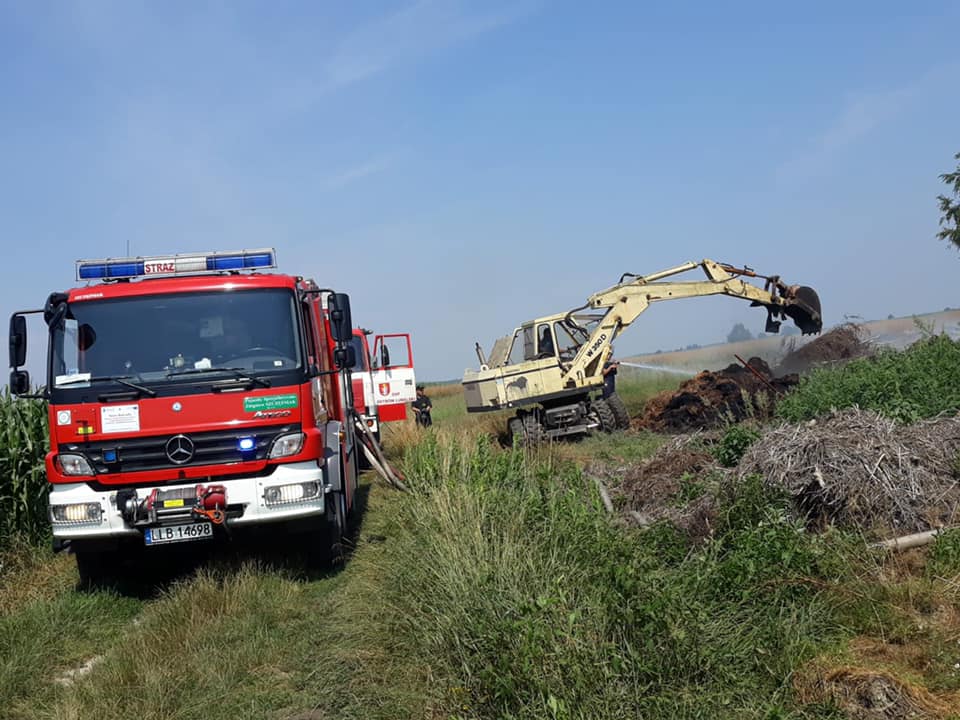 Pożar w Głębokiem. Gasili strażacy z trzech gmin - Zdjęcie główne