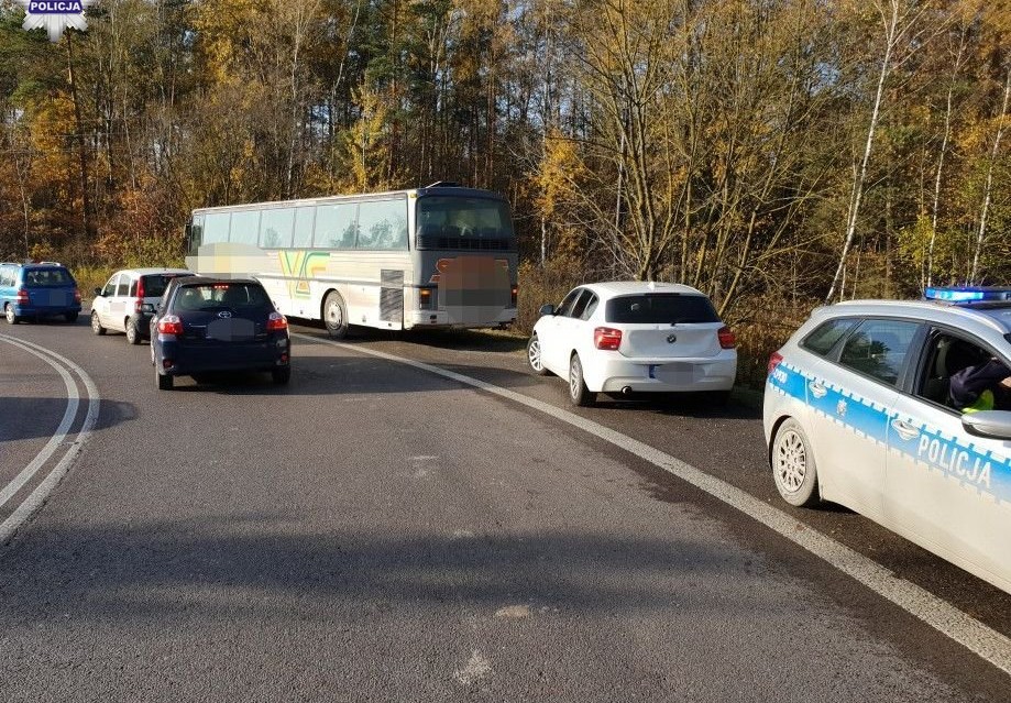 Autobus uderzył  BMW - Zdjęcie główne
