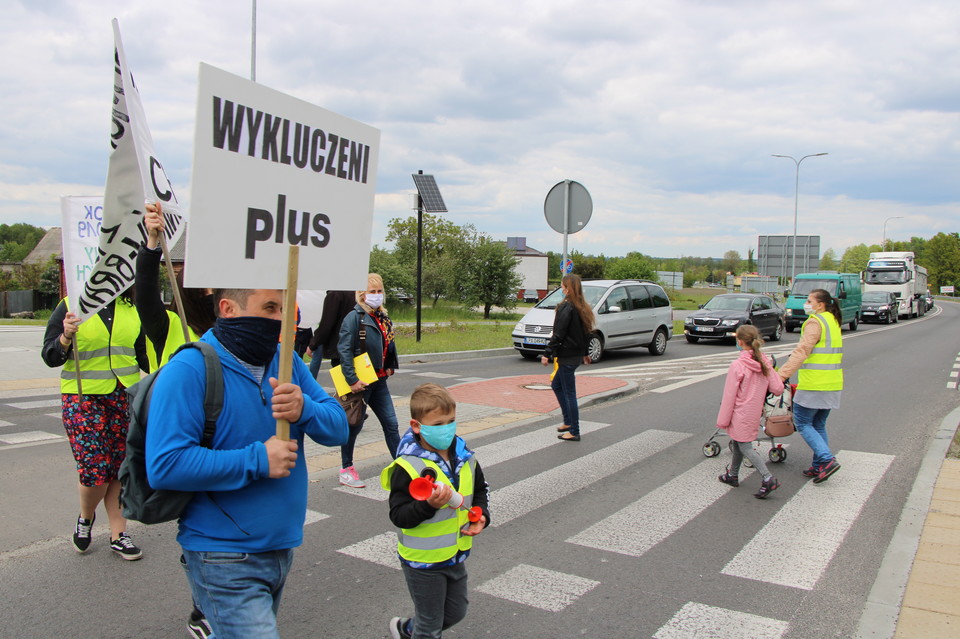 Chodnik przy ul. Wojska Polskiego w końcu powstanie? Miasto i województwo bliskie podpisania umowy - Zdjęcie główne