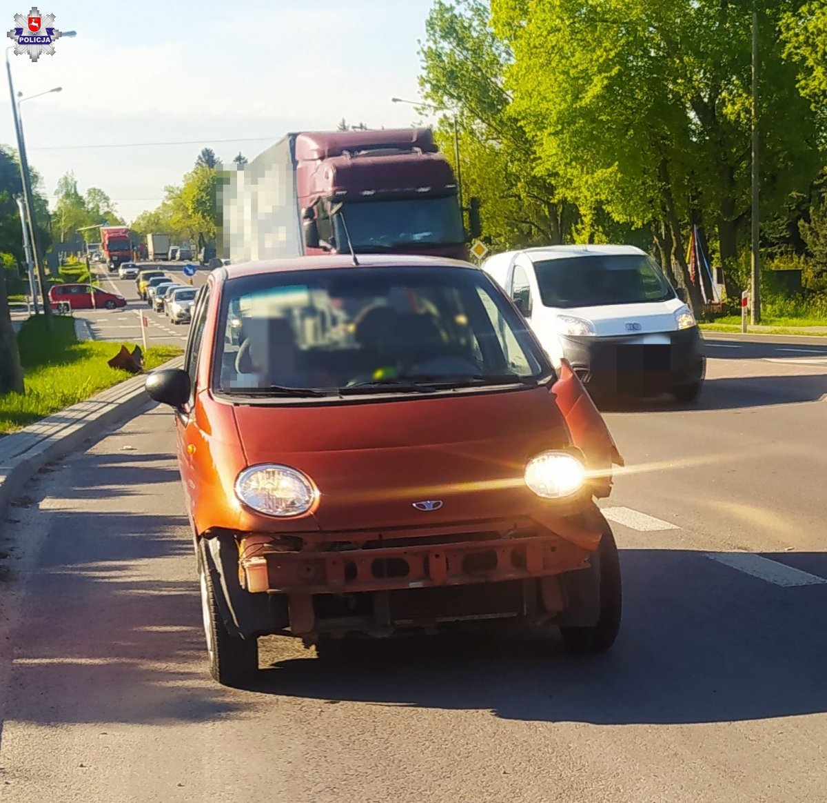 Kolizja w Łucce. Kierowca matiza wjechał w ciężarówkę - Zdjęcie główne