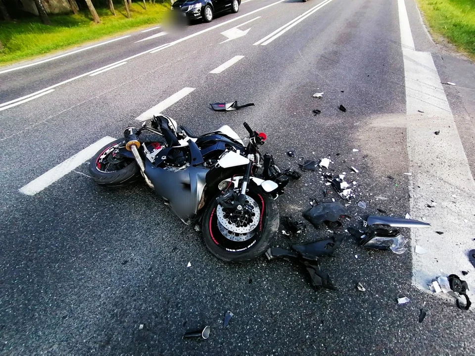 Kolizja w Wincentowie. Zderzyły się osobowa Honda i motocykl - Zdjęcie główne