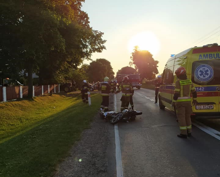 Zderzenie motocykla z samochodem w Kaznowie - Zdjęcie główne