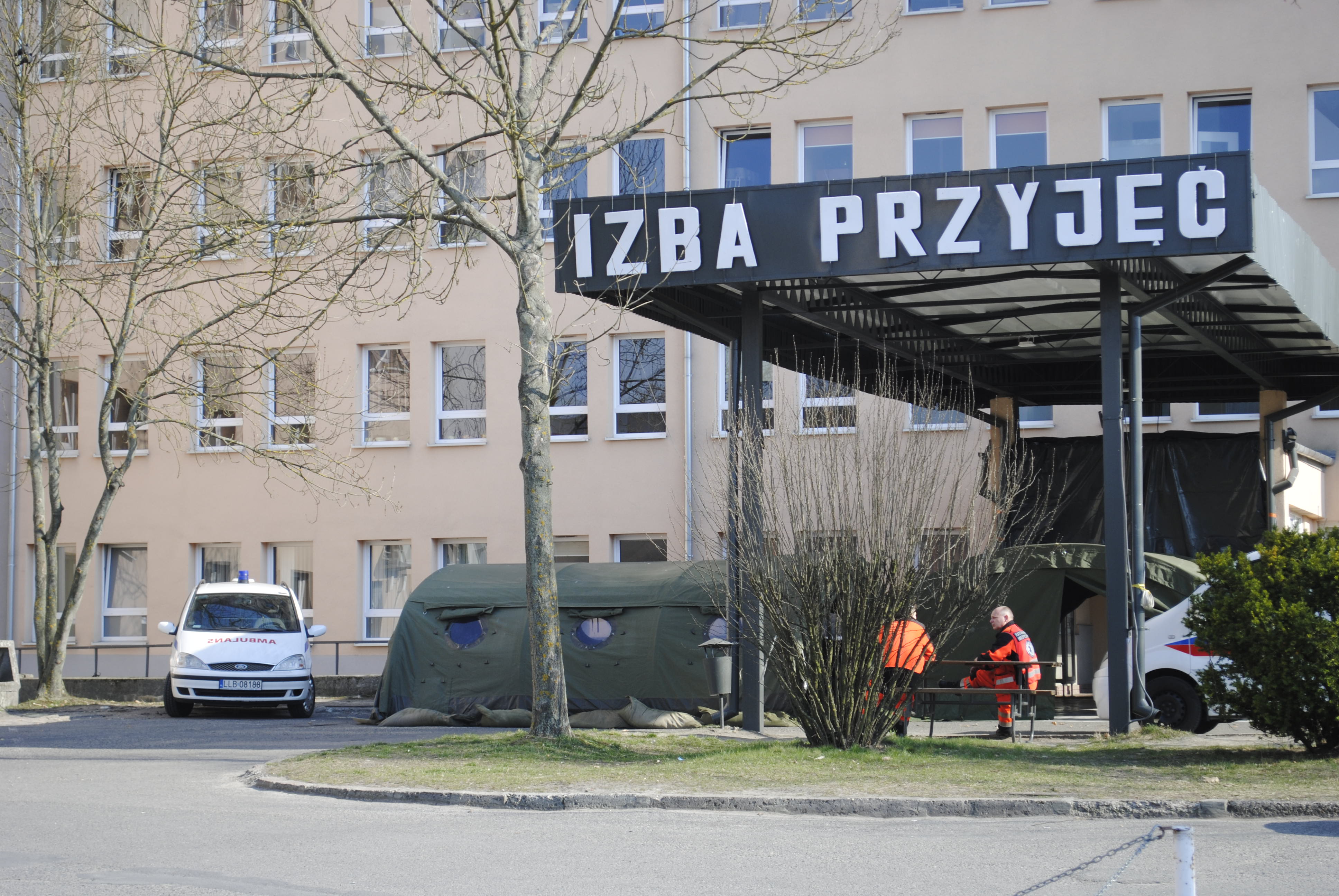 Będą cięcia w szpitalu w Lubartowie. Salowe i sanitariusze jako pierwsi do odstrzału - Zdjęcie główne