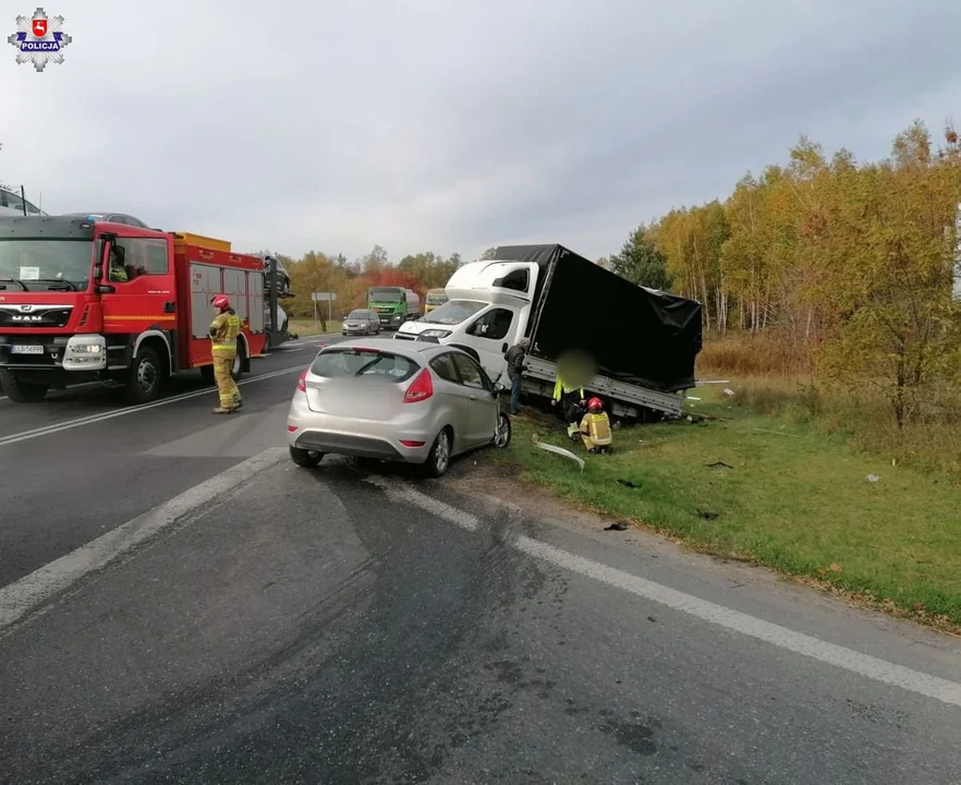 Wypadek samochodowy na obwodnicy Lubartowa. Kobieta w szpitalu - Zdjęcie główne