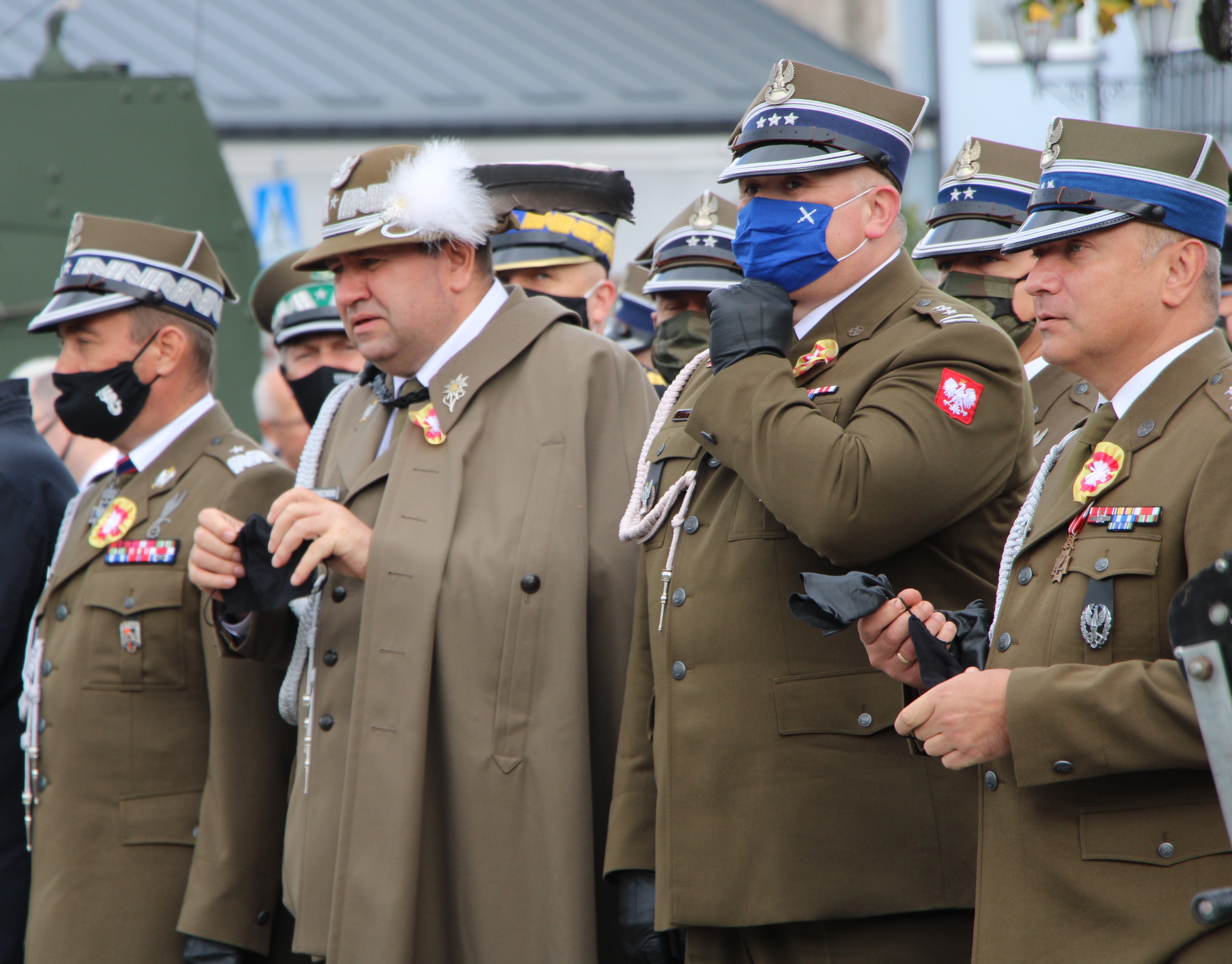 Wyżsi oficerowie przed rozpoczęciem uroczystości