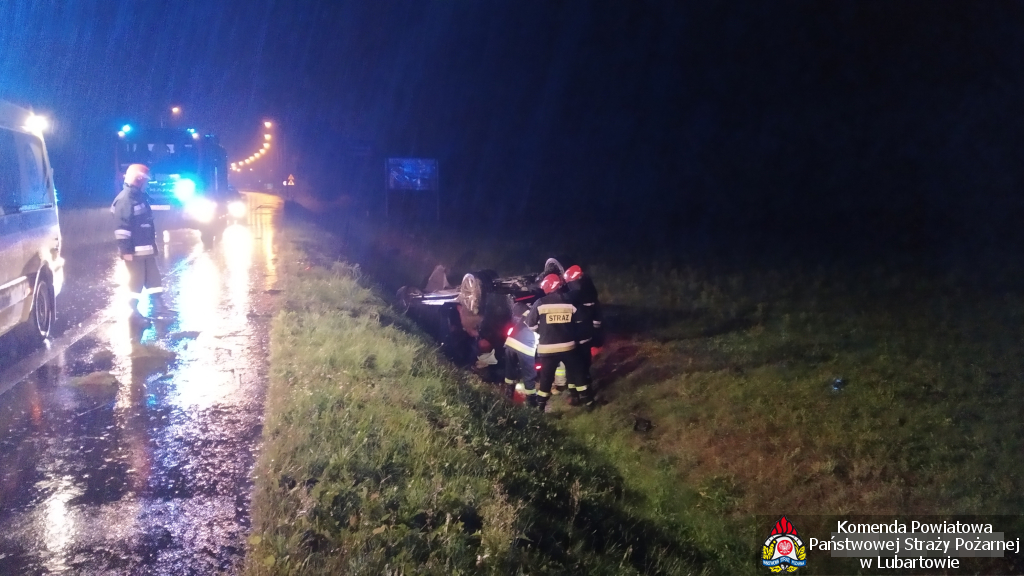 W akcji bray udział 2 zastępy JRG Lubartów oraz zastęp OSP w Brzezinach.