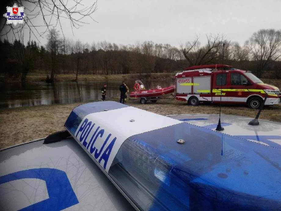 Kolejny miesiąc poszukiwań kobiety zaginionej pod Chlewiskami. Próbowała ratować dziecko - Zdjęcie główne