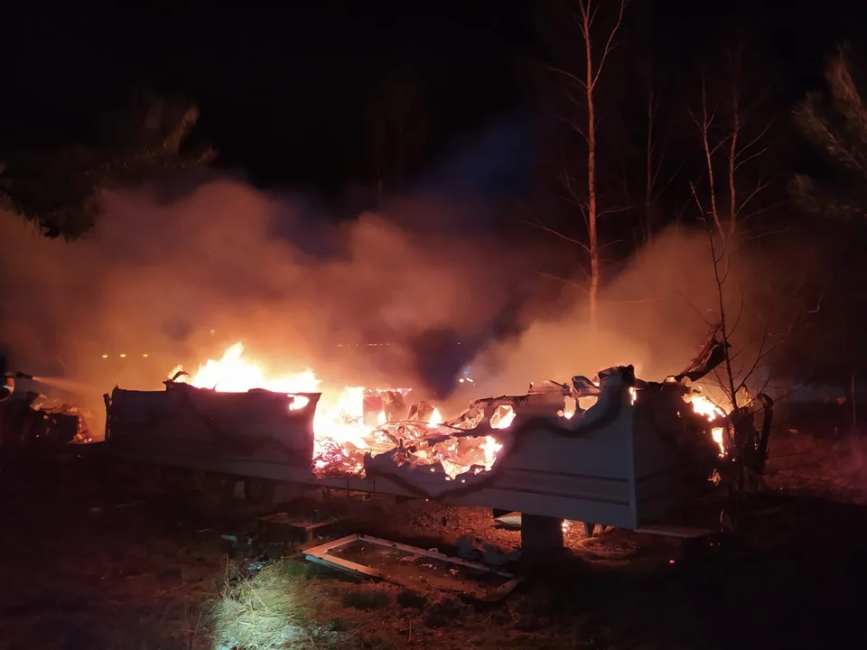 Pożar w Wandzinie. Paliła się przyczepa kempingowa - Zdjęcie główne