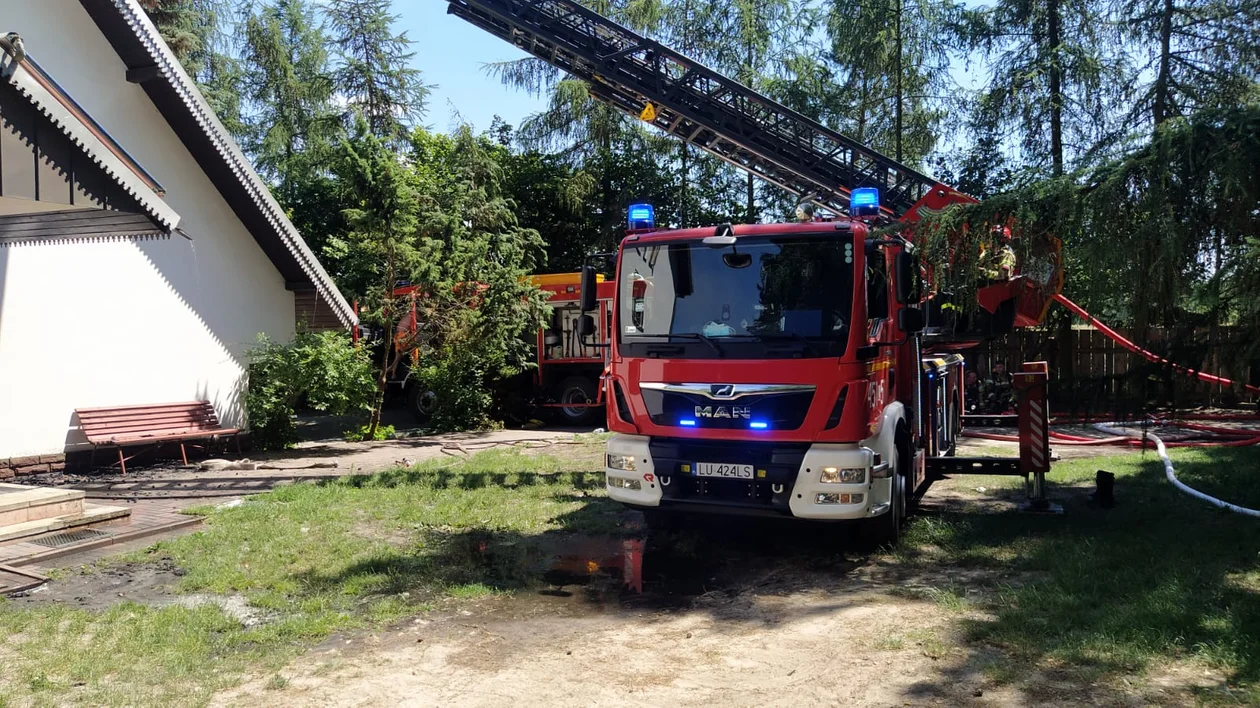 Pożar w Serocku. Gasili strażacy z ośmiu miejscowości (zdjęcia) - Zdjęcie główne