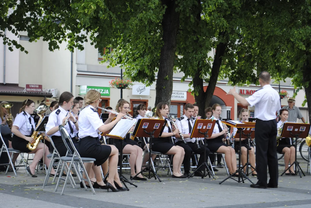 Orkiestra OSP zagrała na rynku w Lubartowie. Muzyka z filmow Disneya (zdjęcia) - Zdjęcie główne