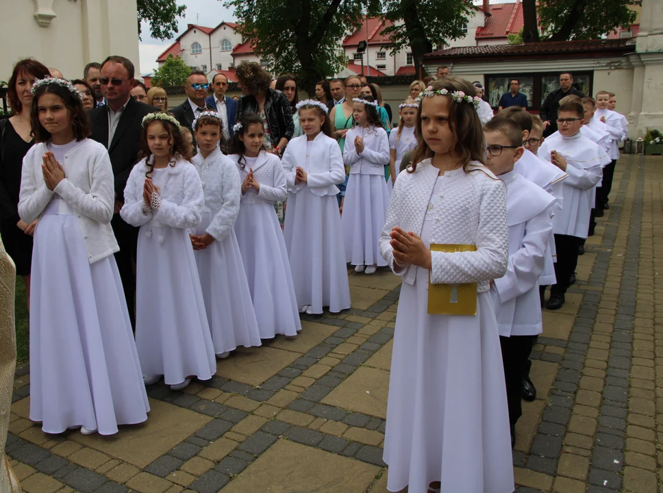 Pierwsza komunia w bazylice św. Anny w Lubartowie. Druga grupa (zdjęcia) - Zdjęcie główne