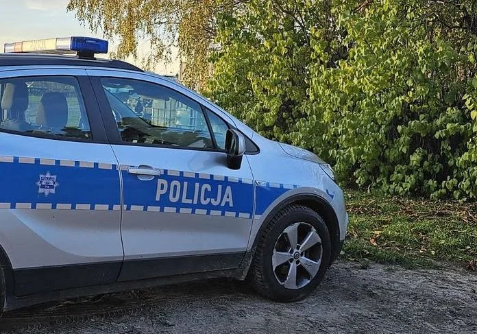 Lubartów: Wyziębiony bezdomny spał przed altanką. Zareagowali dzielnicowy i pracownik socjalny - Zdjęcie główne