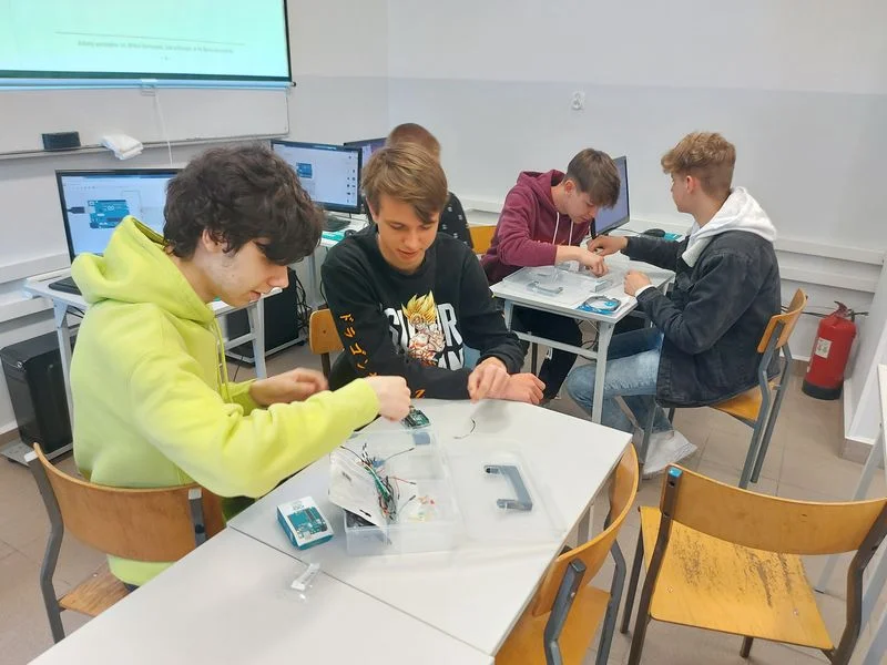 Uczniowie Technikum Informatycznego w Lubartowie na Politechnice Lubelskiej. Sprawdzili, jak to jest być studentem (zdjęcia) - Zdjęcie główne