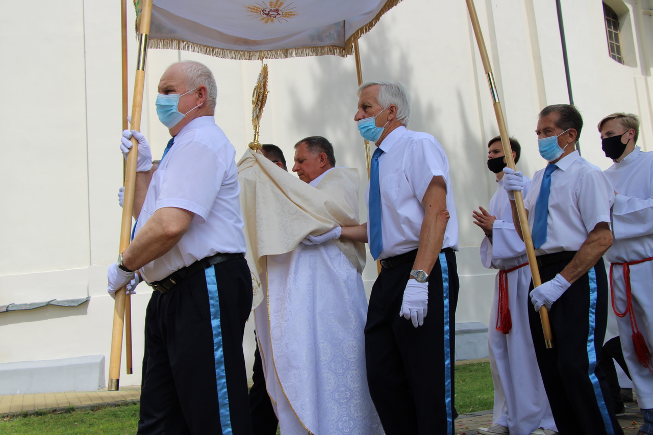 Najświętszy Sakrament niósł abp Mieczysław Mokrzycki