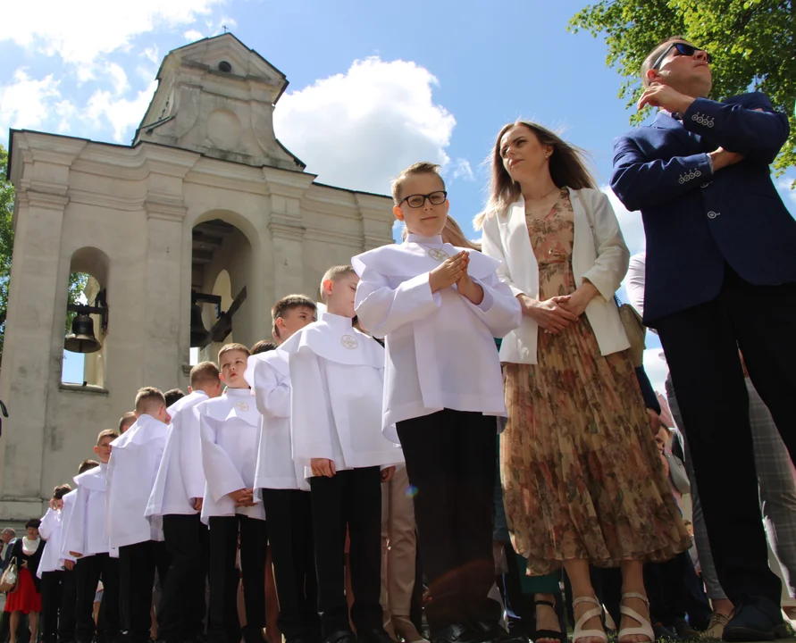 Uroczystości komunijne w kościele św. Anny w Lubartowie. Dzieci z SP 1 i SP 3 (zdjęcia) - Zdjęcie główne