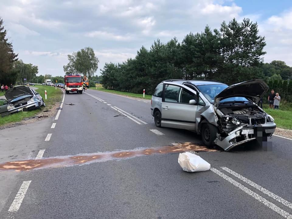 Zderzenie trzech samochodów w Kolonii Pałecznica - Zdjęcie główne