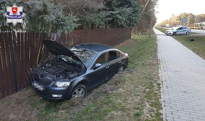 Wjechała w ogrodzenie w Firleju - Zdjęcie główne