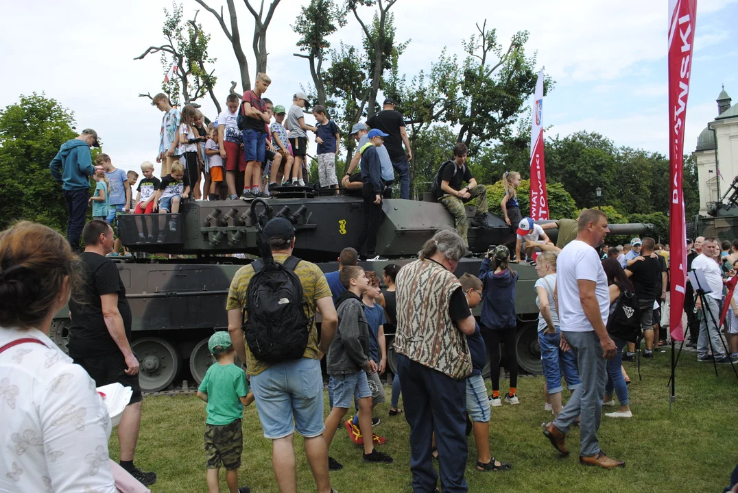 Wojskowy piknik w Lubartowie trwa. Pancerne pojazdy, orkiestra i grochówka (zdjęcia) - Zdjęcie główne