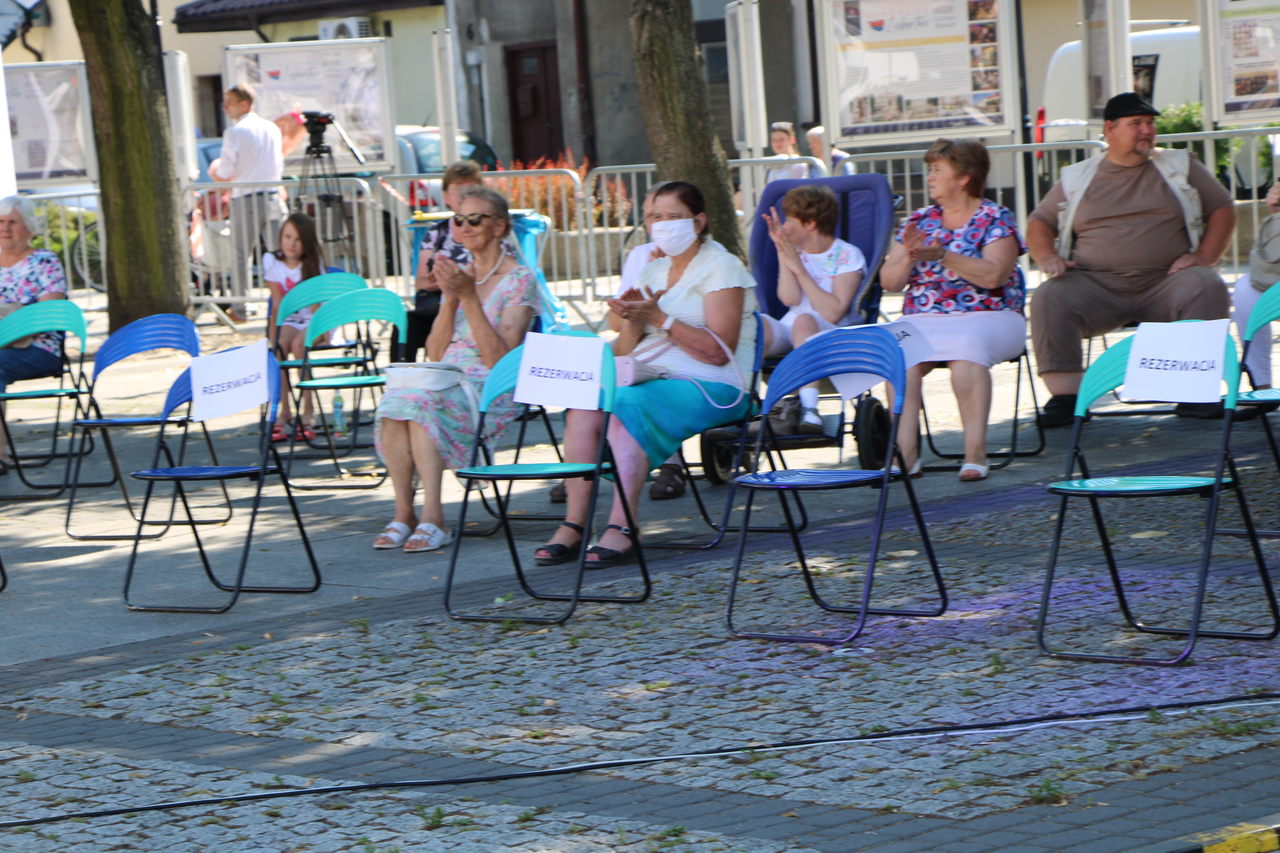 Publiczność musi zachować dystans spoleczny