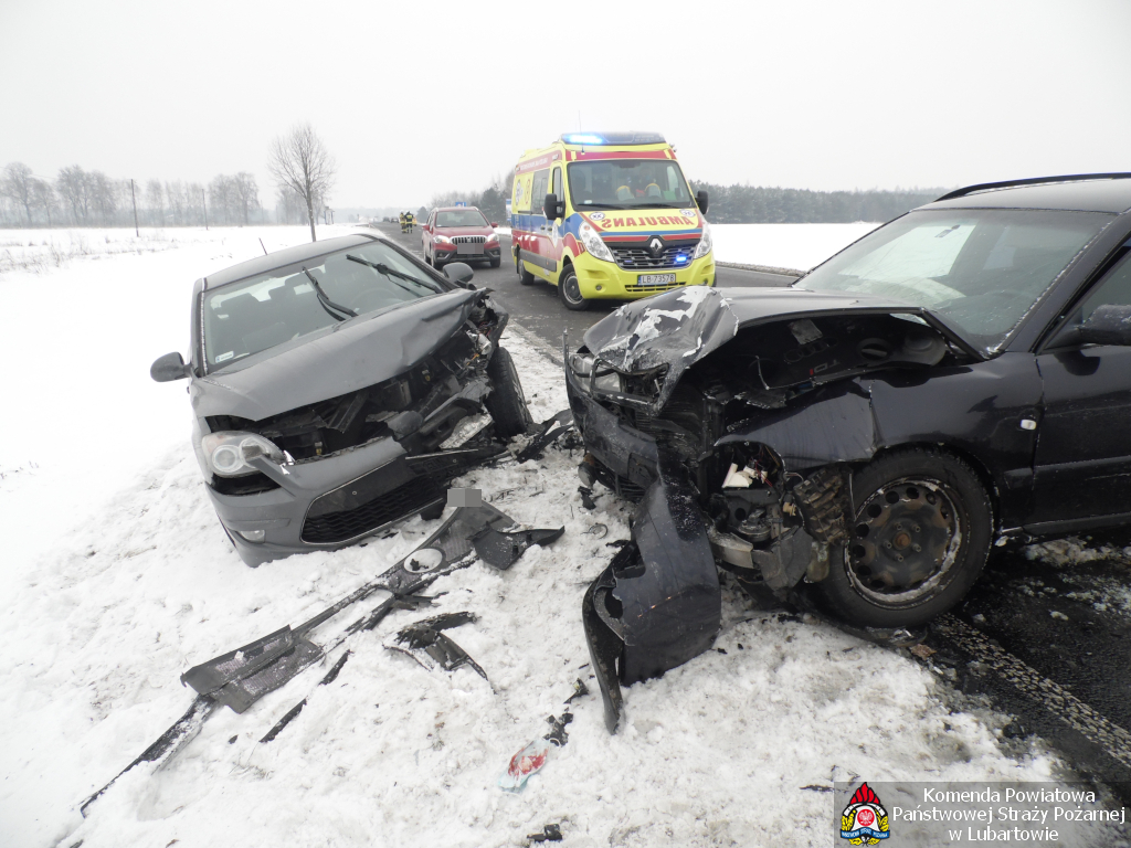 Zderzenie trzech samochodów w Annówce - Zdjęcie główne