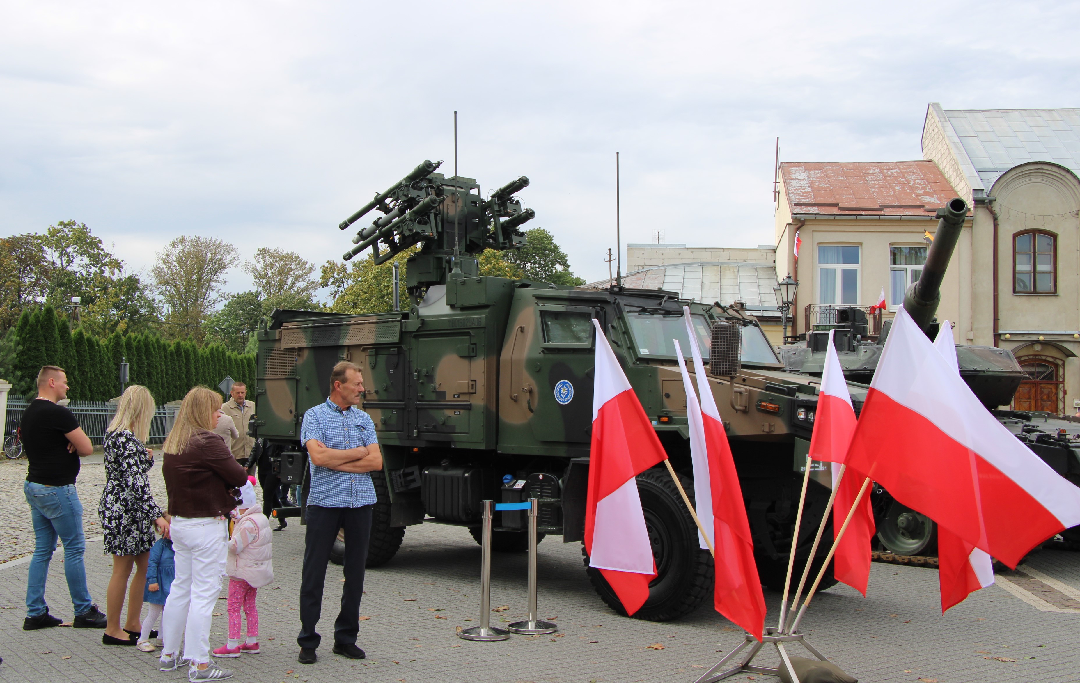 Wystawa sprzętu wojskowego - zestaw przeciwlotniczy