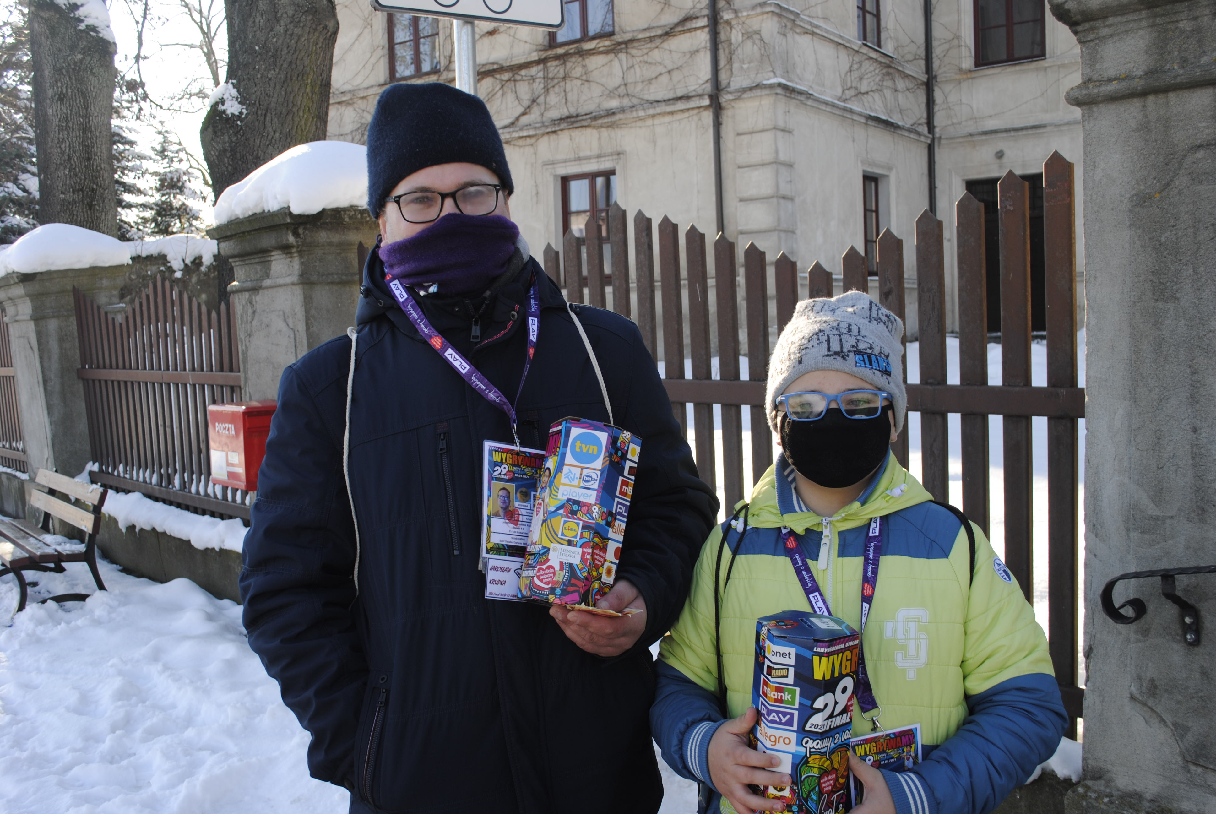 Wolontariusze przy kościele oo. Kapucynów: Jarosław Krupka z synem Jakubem