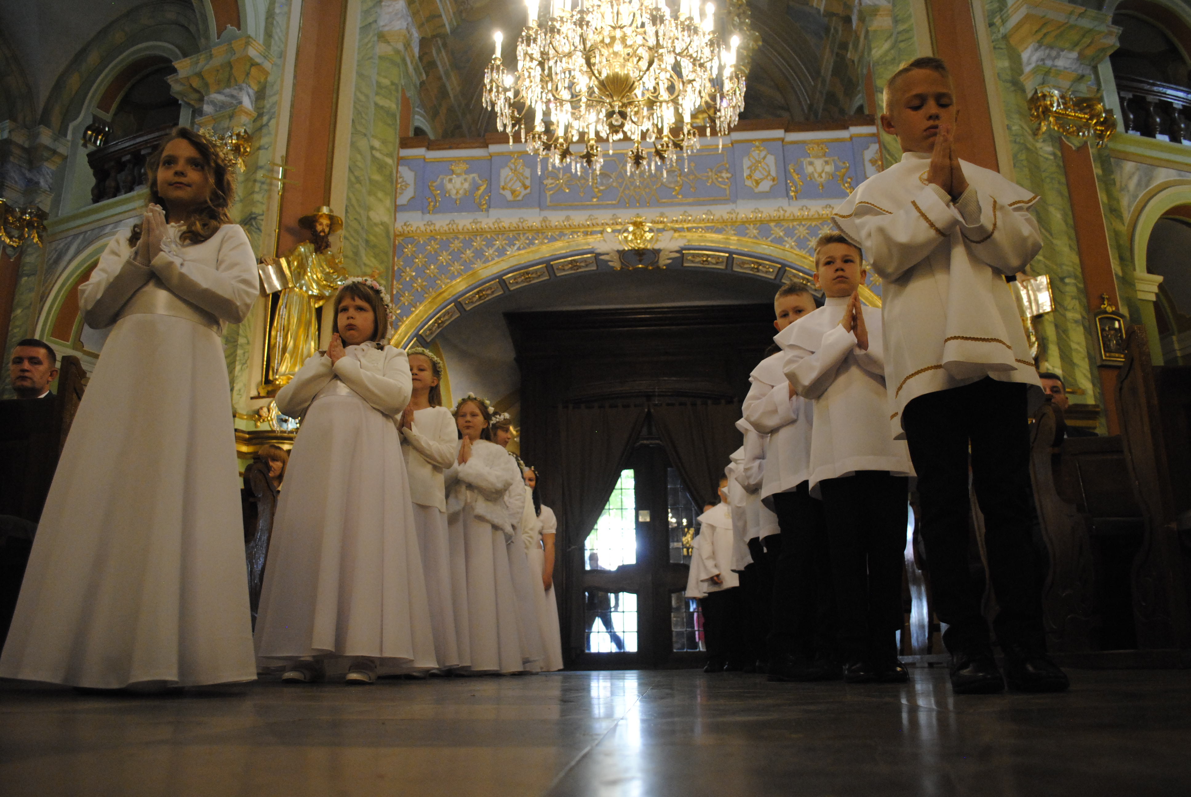 Pierwsze komunie w bazylice św. Anny w Lubartowie - Zdjęcie główne