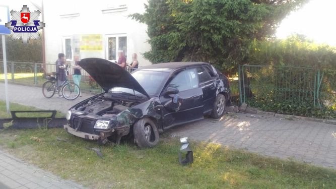 Wjechał w drzewo po pijanemu - Zdjęcie główne