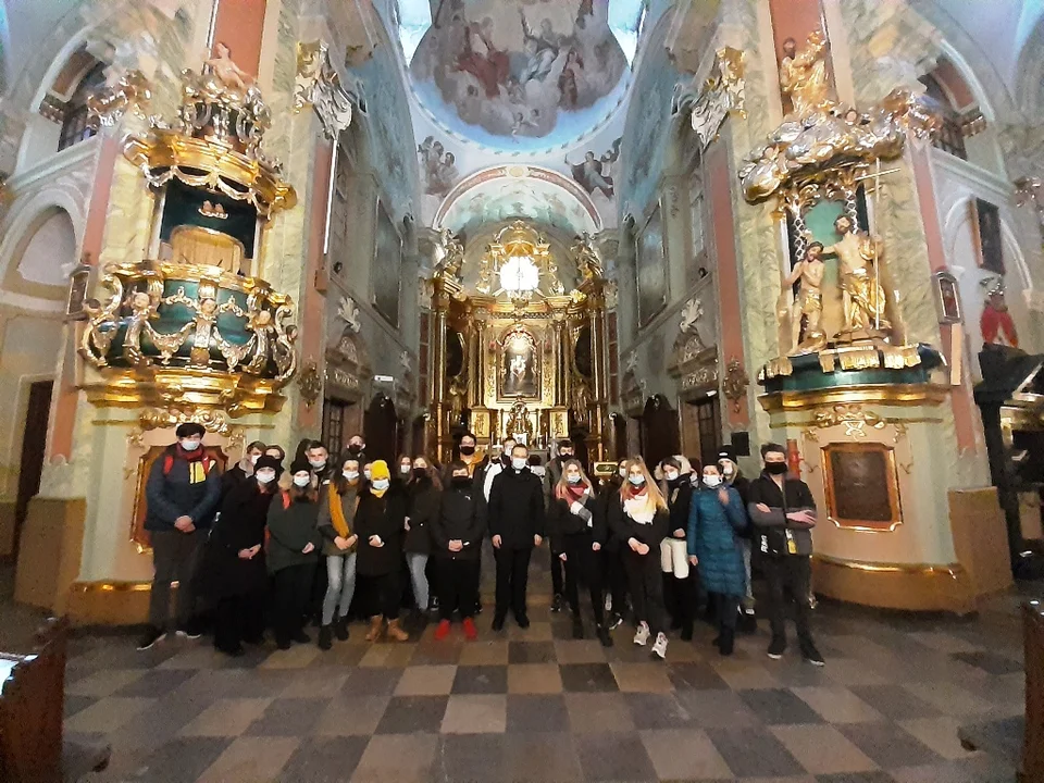 Uczniowie II LO na regionalnym szlaku Lubartowa. Byli w Muzeum Ziemi Lubartowskej i bazylice św. Anny (zdjęcia) - Zdjęcie główne