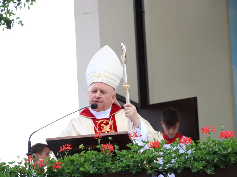 Uroczystości Bożego Ciała w Lubartowie. Biskup Józef Wróbel odprawił mszę u św. Anny (zdjęcia) - Zdjęcie główne