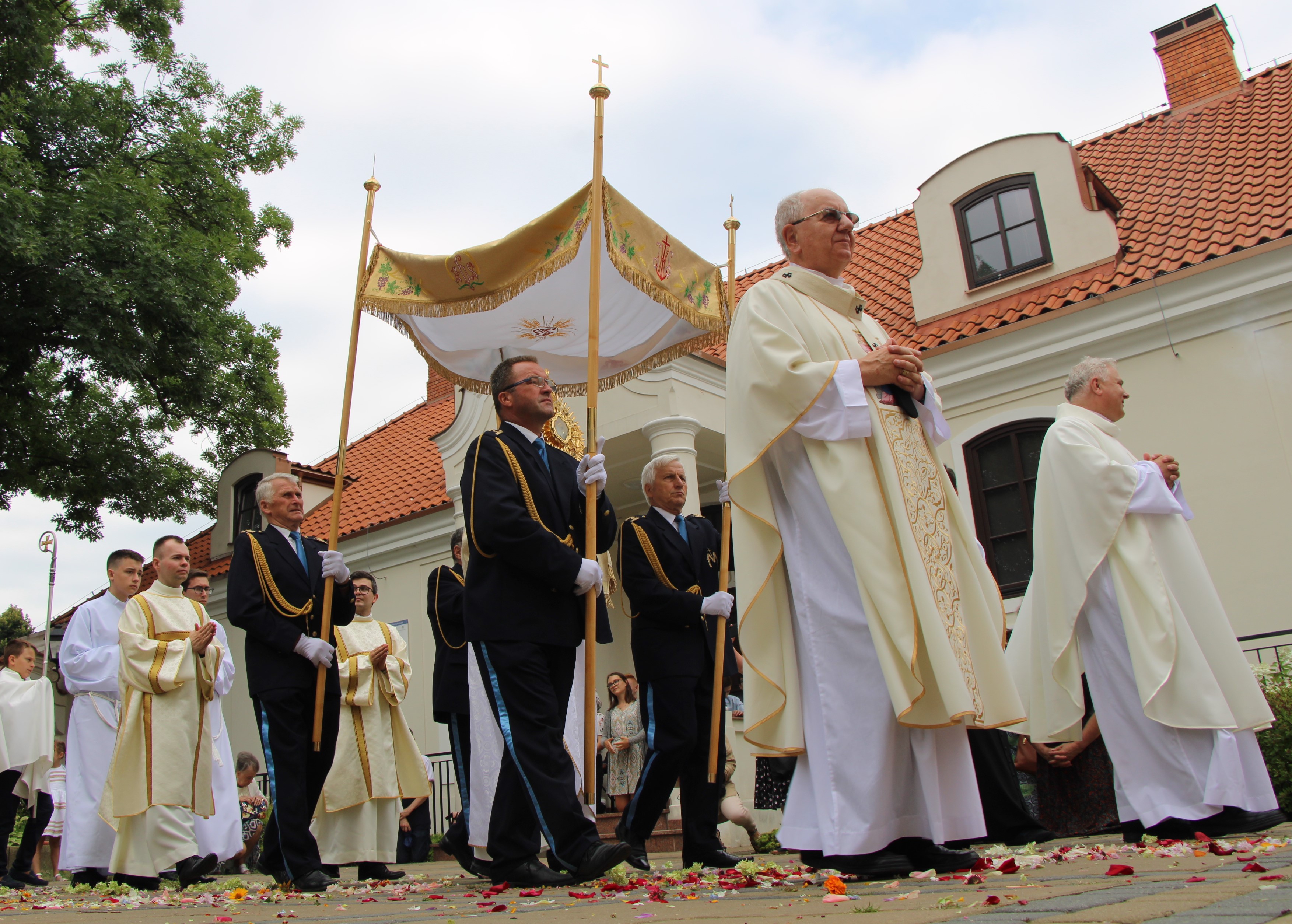 Arcybiskup lubelski i biskup siedlecki na odpuście u św. Anny w Lubartowie - Zdjęcie główne