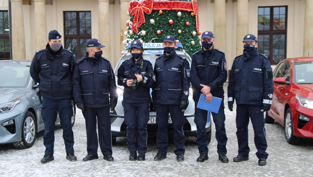 Nowe radiowozy dla lubartowskiej policji. Od powiatu i samorządów gminnych (zdjęcia) - Zdjęcie główne