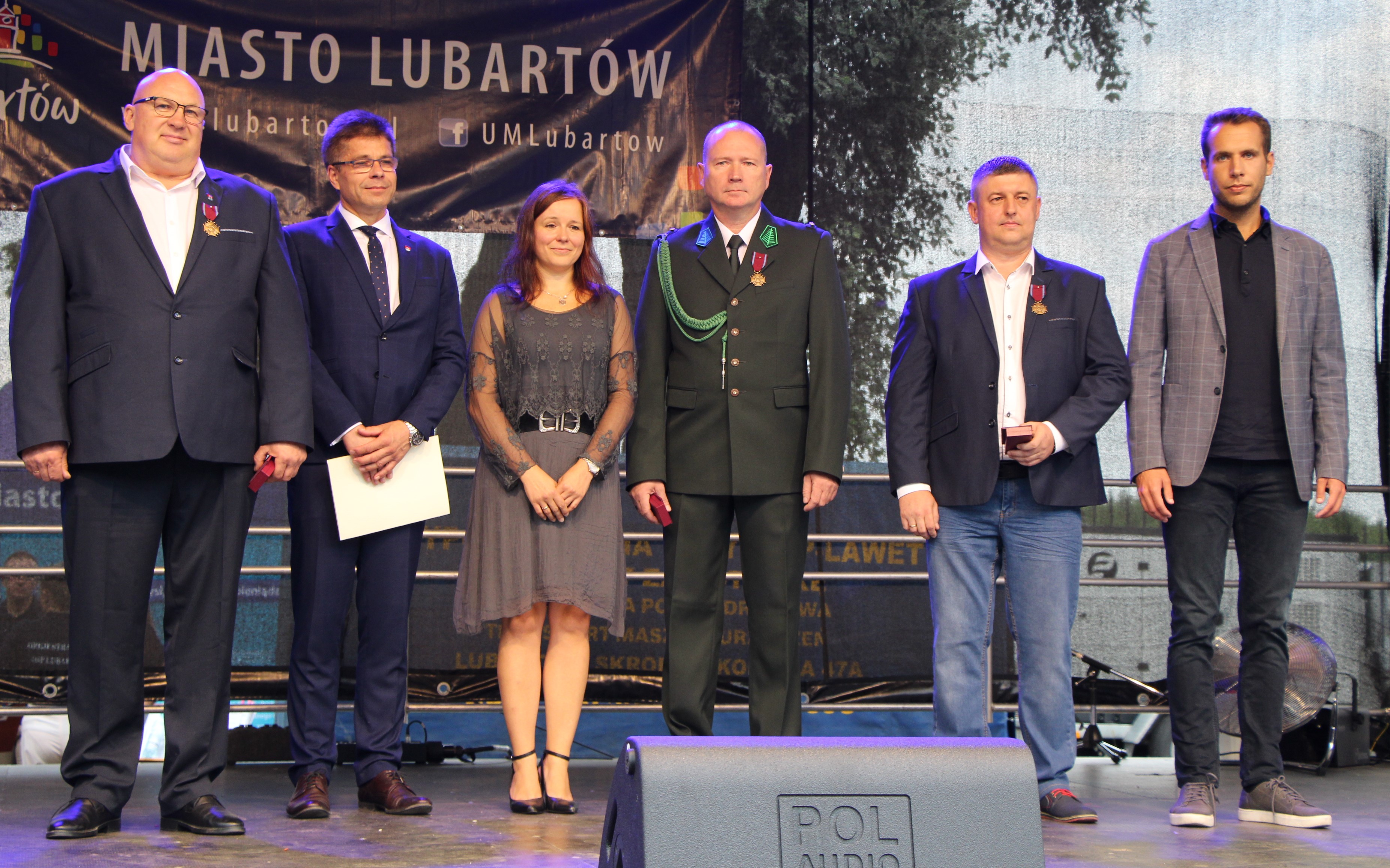 Piknik w parku w Lubartowie. Odznaczenia dla zasłużonych - Zdjęcie główne