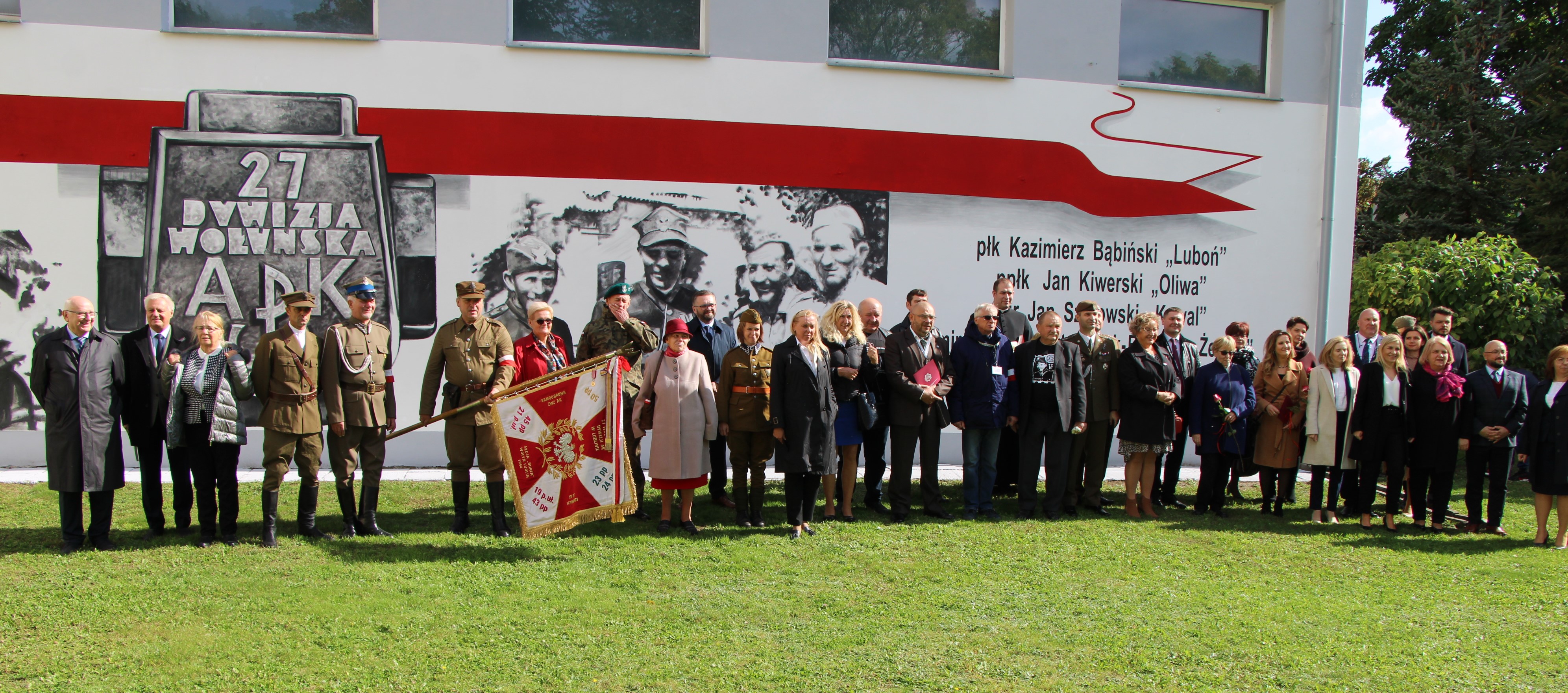 Lubartów: Mural ku pamięci 27 WDPAK odsłonięty w RCEZ. Przyjechali potomkowie żołnierzy AK - Zdjęcie główne