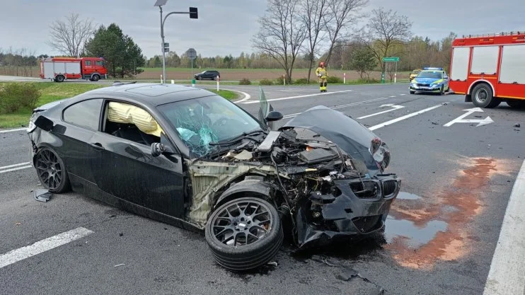 BMW uderzyło w Volkswagena. Szczegóły wypadku na obwodnicy Lubartowa (zdjęcia) - Zdjęcie główne