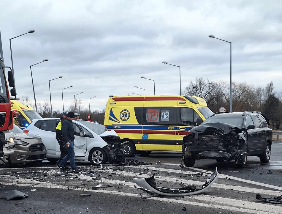 Wypadek na na obwodnicy Lubartowa. Sa ranni - Zdjęcie główne