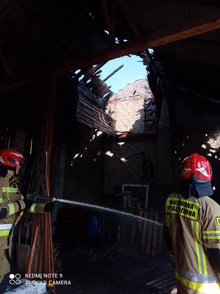 Pożar stodoły w Łukówcu. Strażacy z Lubartowa, Firleja i Serocka w akcji - Zdjęcie główne
