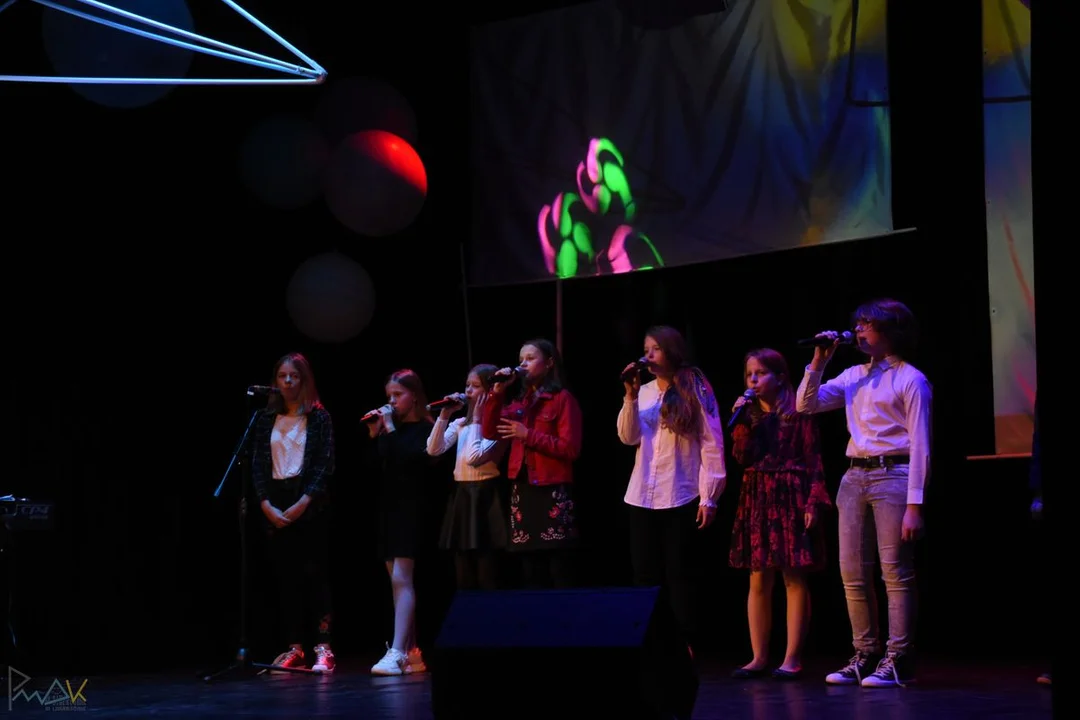 W PMDK w Lubartowie grali i śpiewali dla hospicjum św. Anny. Koncert "Muzyka łączy pokolenia" (zdjęcia) - Zdjęcie główne